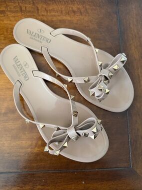 Valentino Nude Rockstud Bow Jelly Sandals